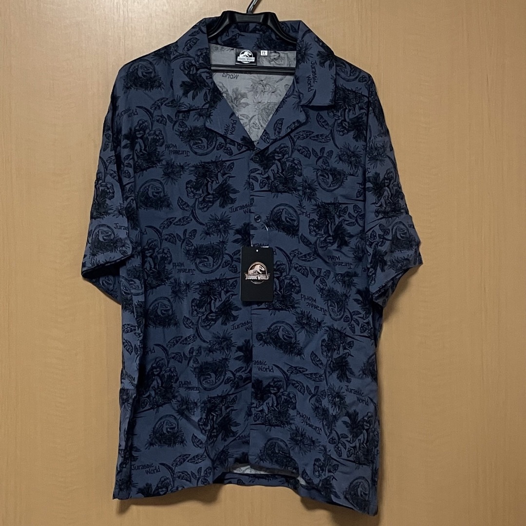 新品　ジュラシックワールド　恐竜　シャツ　レーヨンシャツ　ガラシャツ　LL 青 メンズのトップス(シャツ)の商品写真