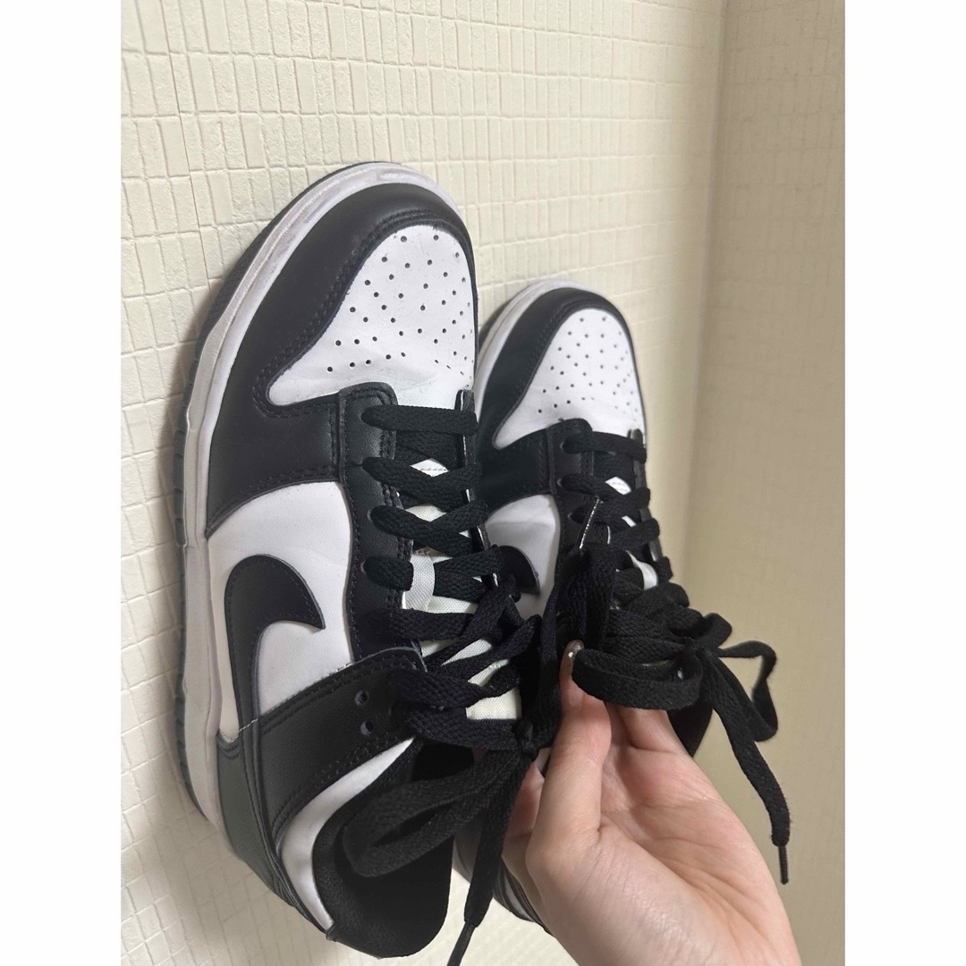 NIKE(ナイキ)のNIKE DUNK LOW GS PANDA ナイキ ダンクロー パンダ レディースの靴/シューズ(スニーカー)の商品写真