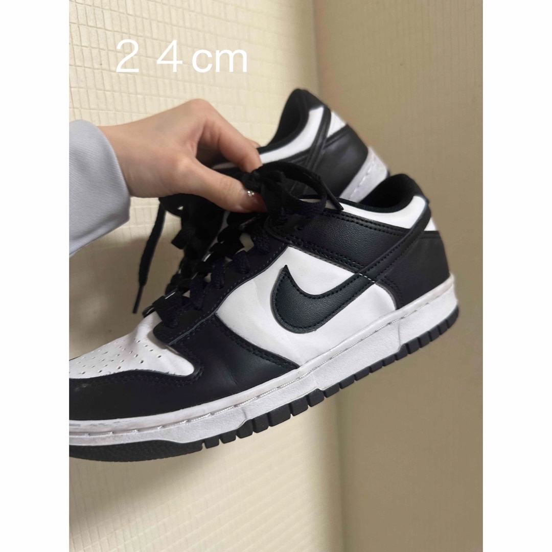 NIKE(ナイキ)のNIKE DUNK LOW GS PANDA ナイキ ダンクロー パンダ レディースの靴/シューズ(スニーカー)の商品写真