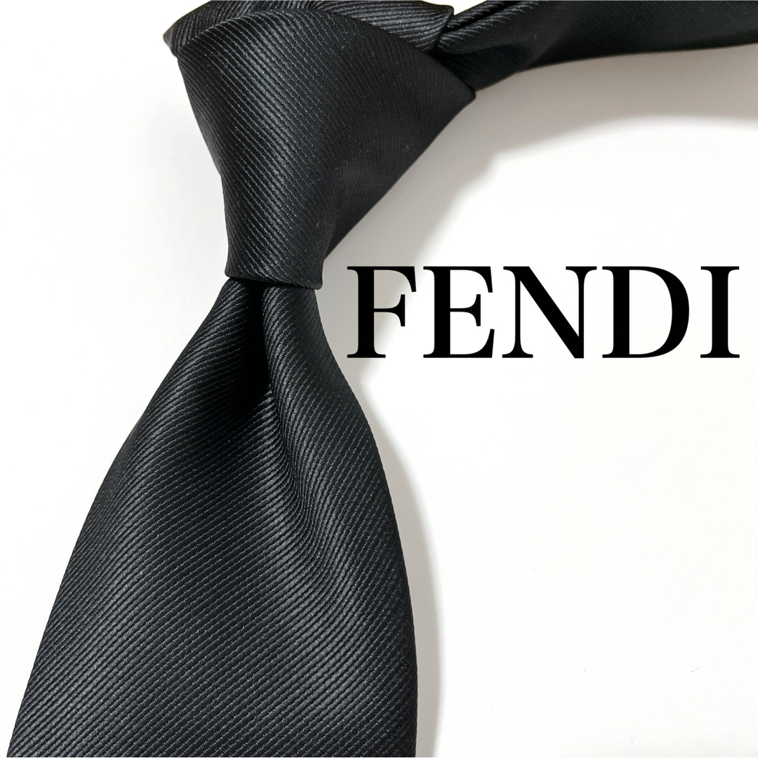 FENDI(フェンディ)の美品 フェンディ ネクタイ ハイブランド ソリッドタイ 無地 光沢 希少 黒色 メンズのファッション小物(ネクタイ)の商品写真