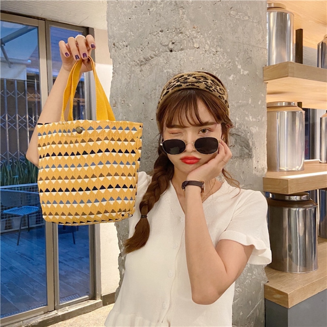 【夏っぽ❤️おまけ付❤️】ハンドバッグ トートバッグ プリーツ 春夏 韓国 人気 レディースのバッグ(ハンドバッグ)の商品写真