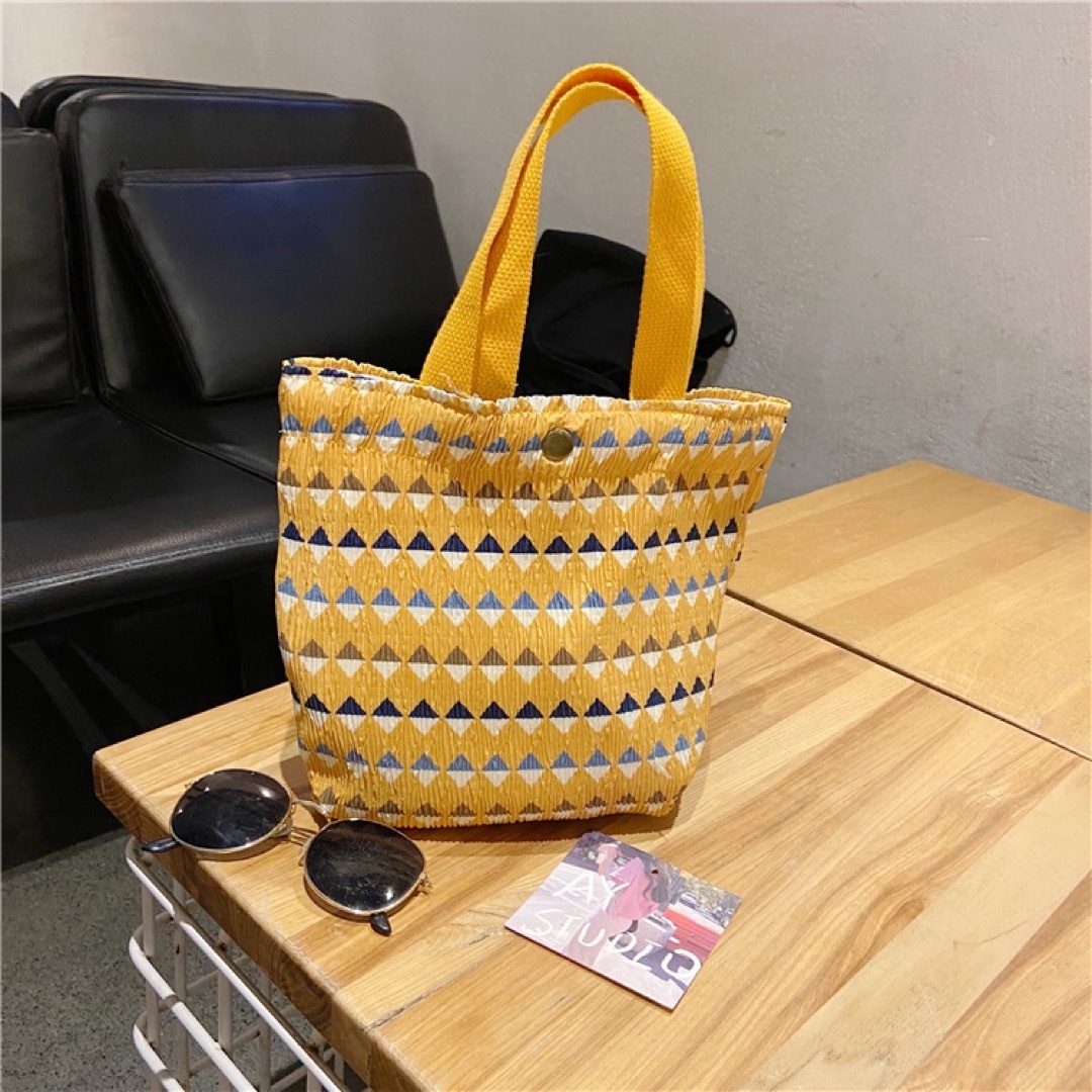 【夏っぽ❤️おまけ付❤️】ハンドバッグ トートバッグ プリーツ 春夏 韓国 人気 レディースのバッグ(ハンドバッグ)の商品写真