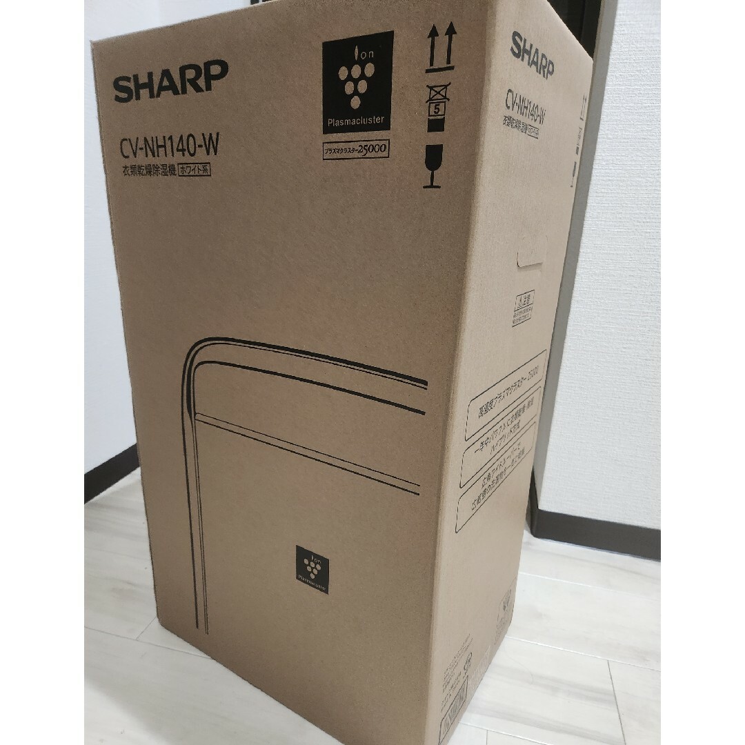 SHARP(シャープ)のSHARP 衣類乾燥除湿機 CV-NH140-W スマホ/家電/カメラの生活家電(加湿器/除湿機)の商品写真