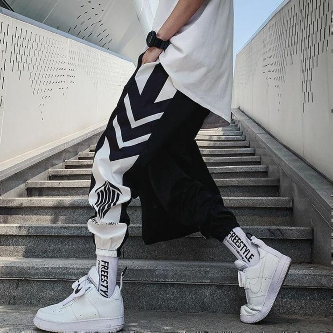 ストリートパンツ ジョガーパンツ 韓国 ストリート メンズ 白 2XL メンズのパンツ(ワークパンツ/カーゴパンツ)の商品写真