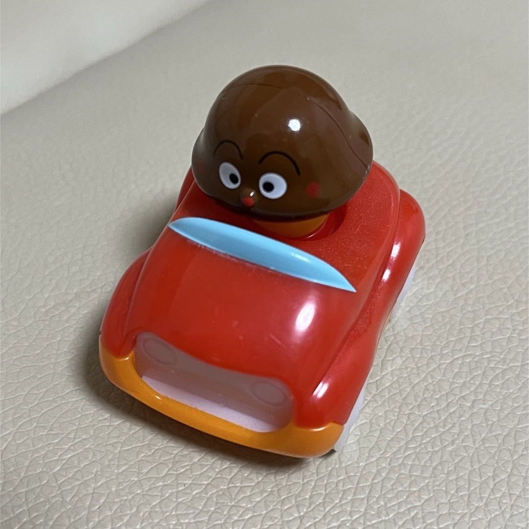 アンパンマン(アンパンマン)のカレーパンマン ミニカー エンタメ/ホビーのおもちゃ/ぬいぐるみ(キャラクターグッズ)の商品写真