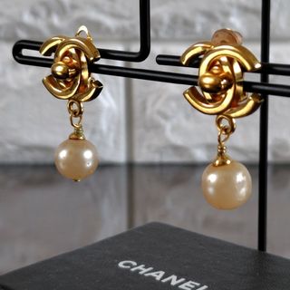 シャネル(CHANEL)のシャネル イヤリング ココマーク ターンロック フェイクパール 96P(イヤリング)