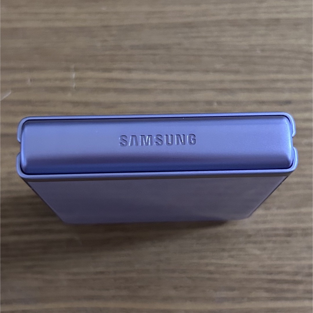 SAMSUNG(サムスン)のFlip 3 256GB 韓国版　パープル スマホ/家電/カメラのスマートフォン/携帯電話(スマートフォン本体)の商品写真
