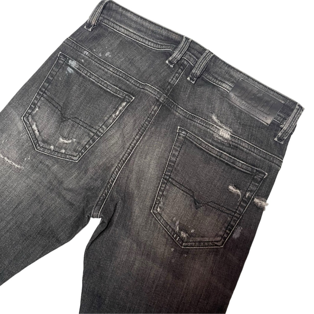 DIESEL(ディーゼル)のDIESEL ジョグジーンズ THOMMER-T ダメージ加工 ブラック デニム メンズのパンツ(デニム/ジーンズ)の商品写真