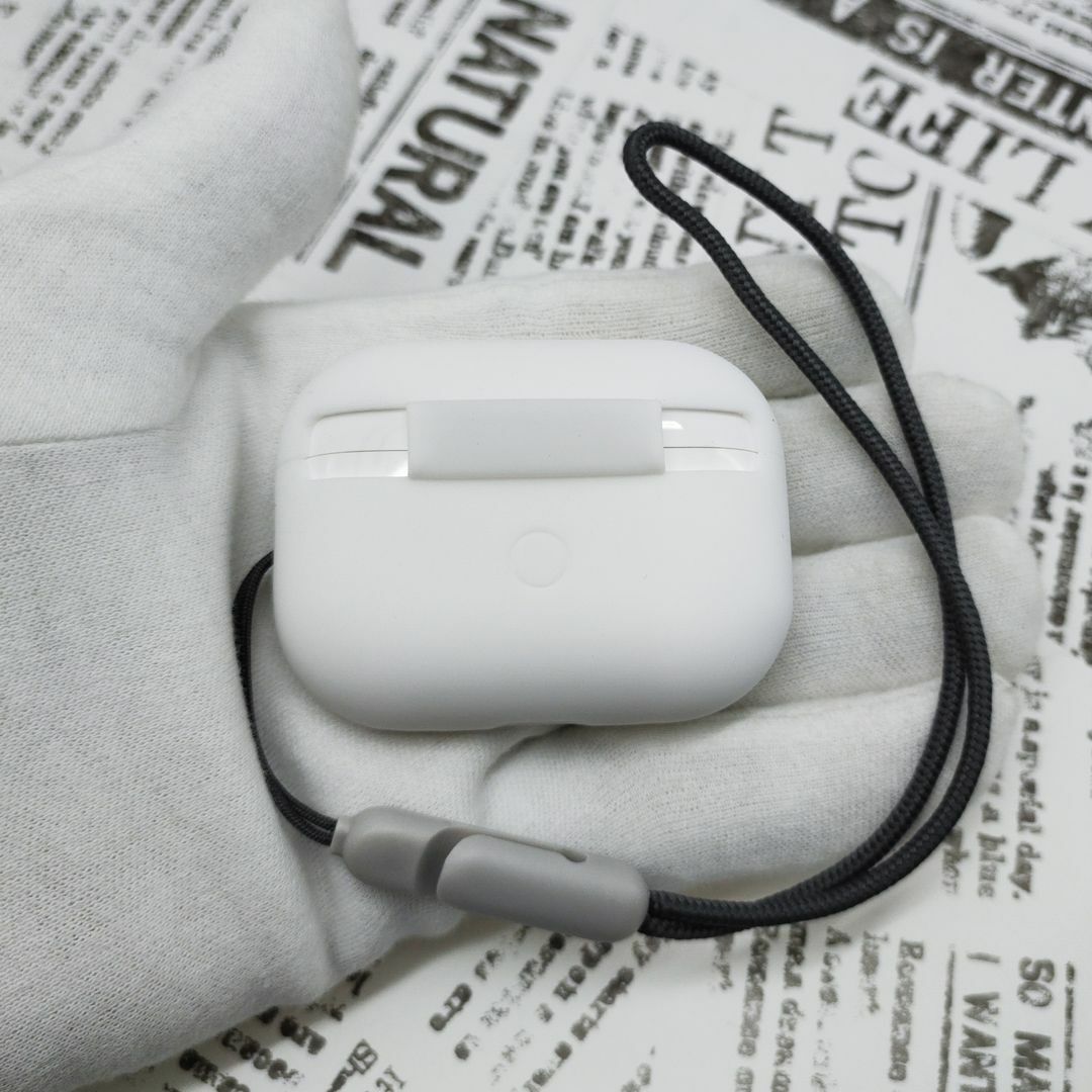 AirPods Pro 2 ストラップ付シリコンケース (13)ホワイト スマホ/家電/カメラのスマホアクセサリー(モバイルケース/カバー)の商品写真