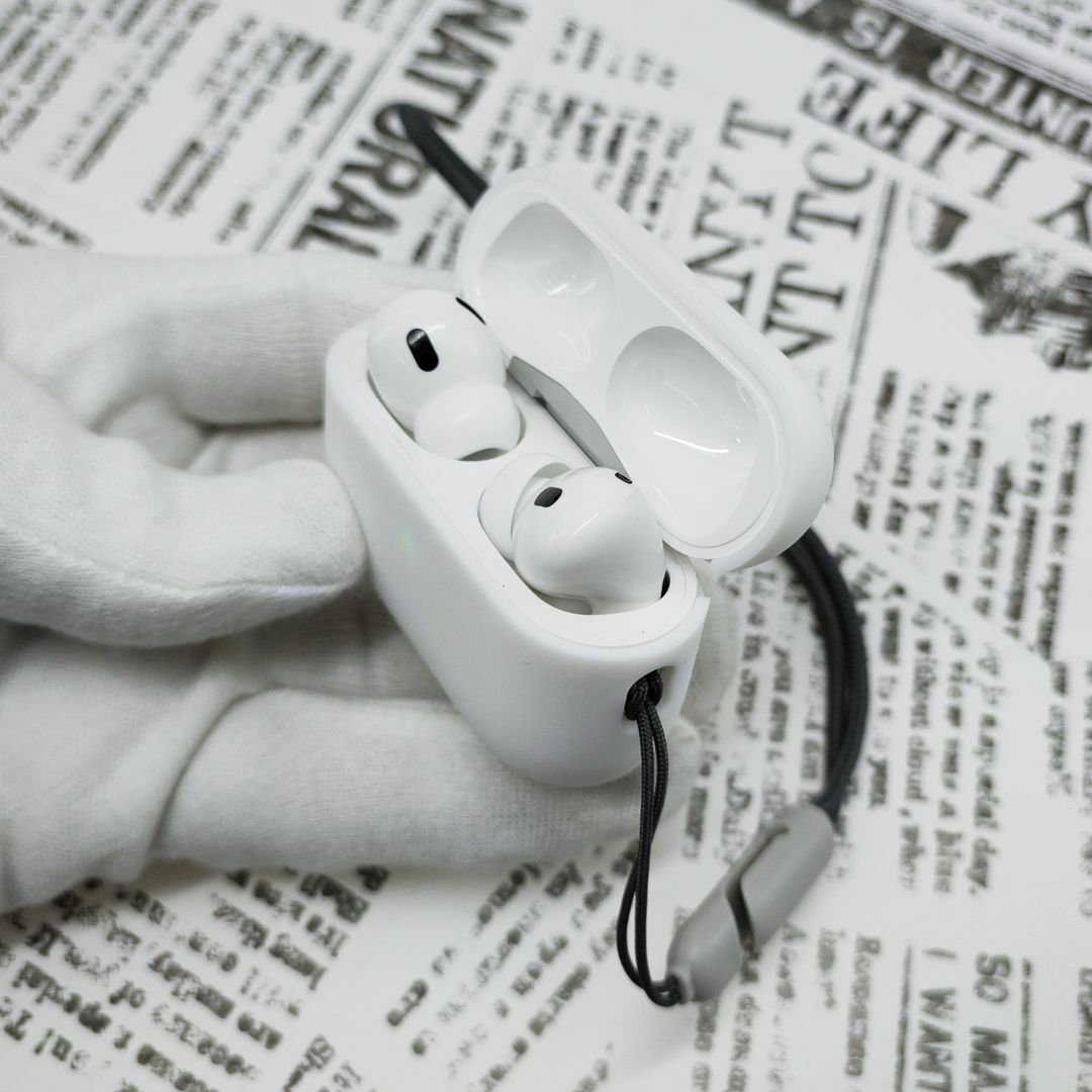 AirPods Pro 2 ストラップ付シリコンケース (13)ホワイト スマホ/家電/カメラのスマホアクセサリー(モバイルケース/カバー)の商品写真