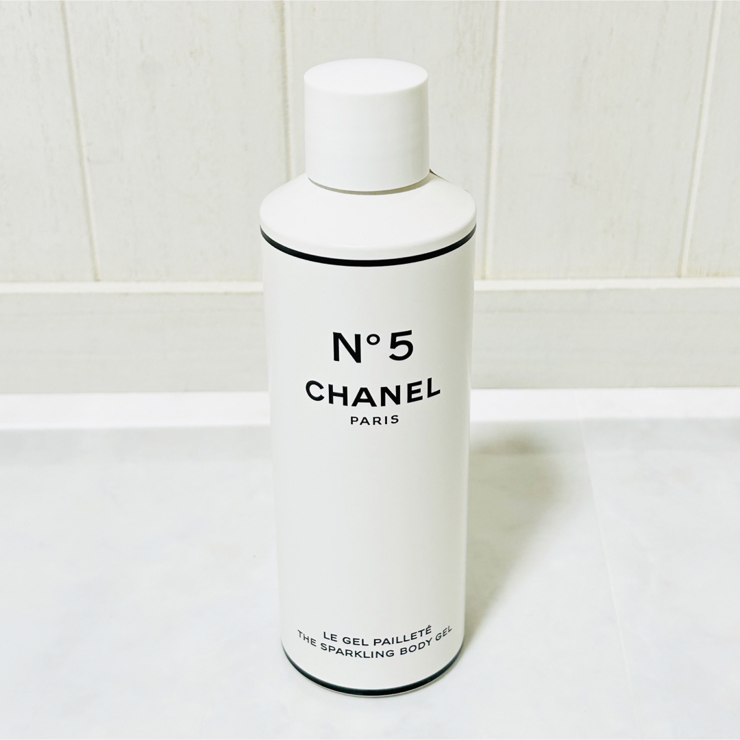 CHANEL(シャネル)の新品 シャネル N°5 ザ スパークリング ボディジェル 200ml コスメ/美容のボディケア(ボディローション/ミルク)の商品写真