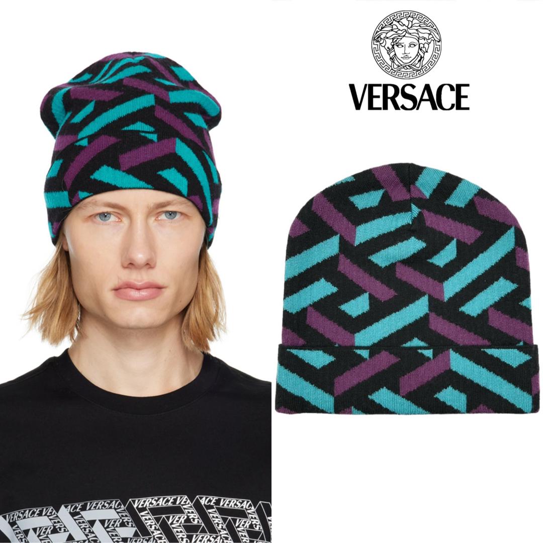 VERSACE(ヴェルサーチ)の新品 VERSACE ラ グレカ ビーニー ニット帽 総柄 マルチカラー メンズの帽子(ニット帽/ビーニー)の商品写真