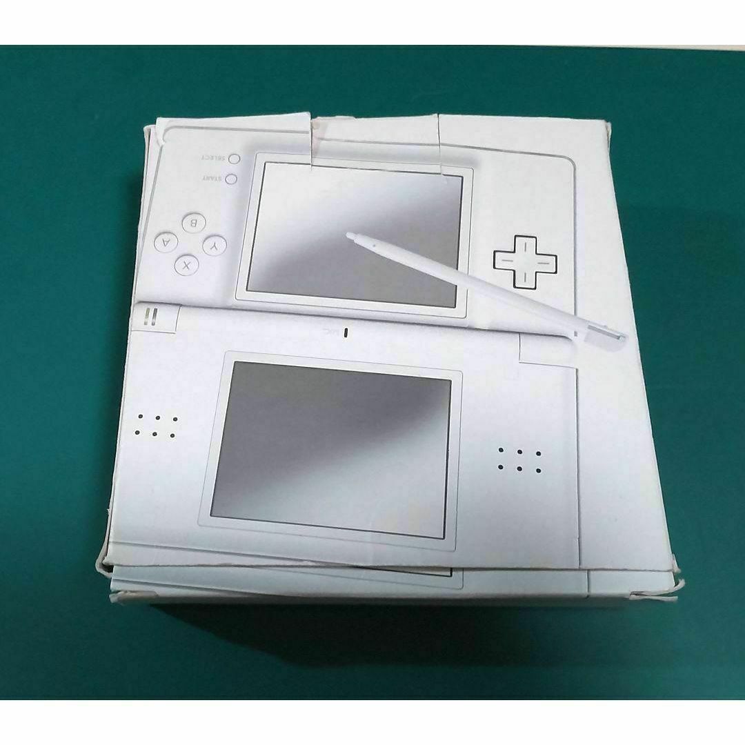 ニンテンドーDS(ニンテンドーDS)の訳あり【中古品】ニンテンドーDS Lite Crystal White箱付 35 エンタメ/ホビーのゲームソフト/ゲーム機本体(携帯用ゲーム機本体)の商品写真