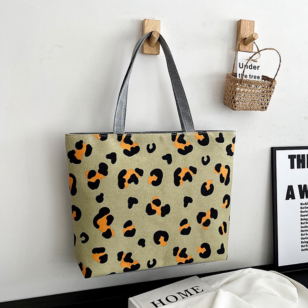 【残りわずか❤️おまけ付❤️】トートバッグ マザーズバッグ アニマル 韓国 レディースのバッグ(ハンドバッグ)の商品写真
