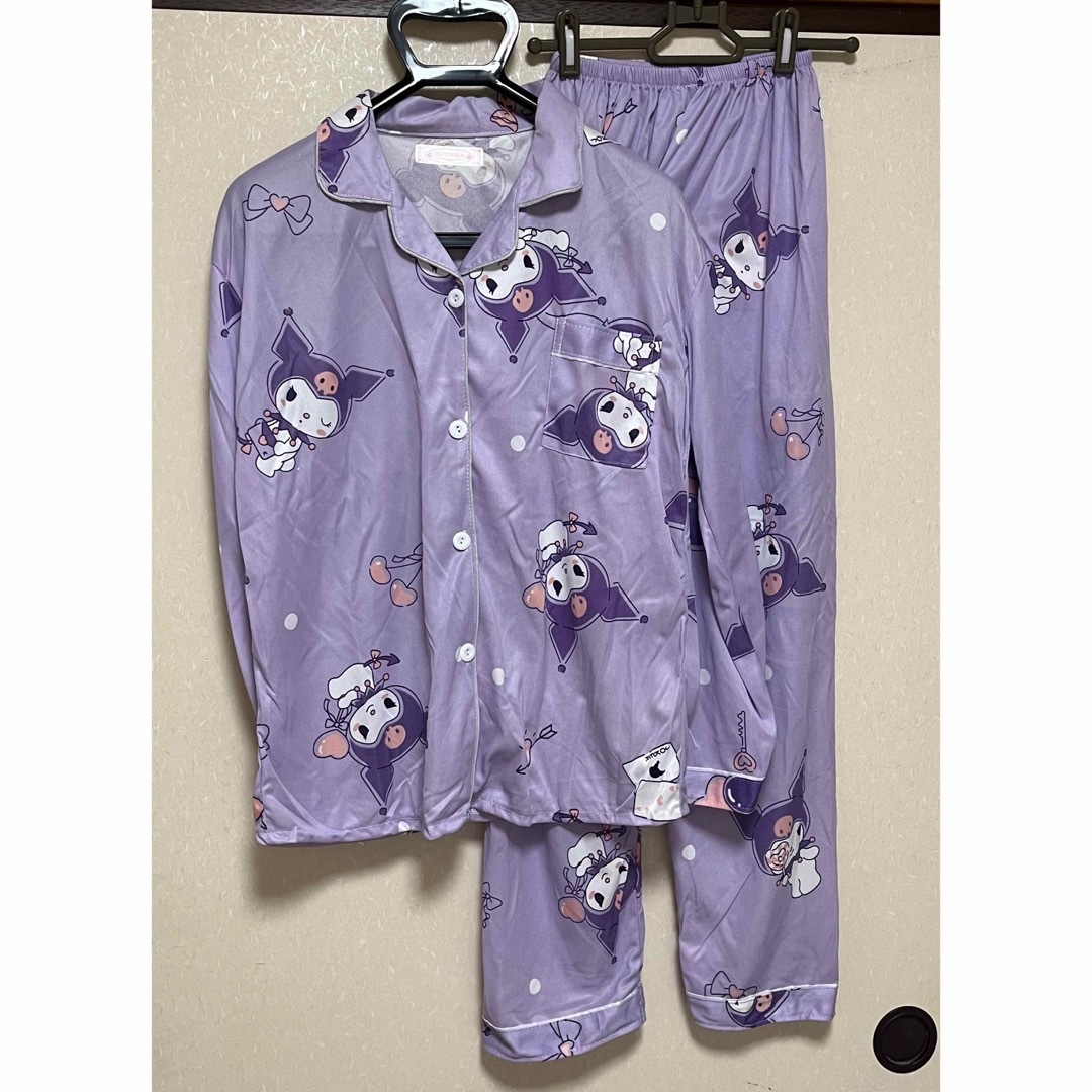 レディース、長袖、春季節で、可愛クロミちゃん柄パジャマセットアップ レディースのルームウェア/パジャマ(ルームウェア)の商品写真