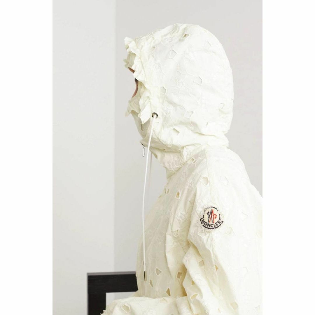 MONCLER(モンクレール)のMONCLER SIMONE ROCHA 刺繍　コート　４９万　シモーネロシャ レディースのジャケット/アウター(その他)の商品写真