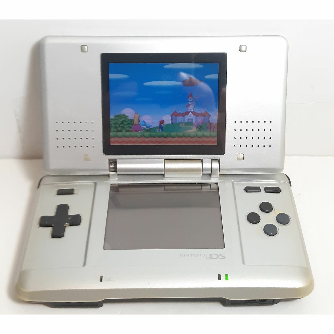 ニンテンドーDS(ニンテンドーDS)の【動作品】任天堂　初代　DS　プラチナシルバー　充電器付属　Nintendo エンタメ/ホビーのゲームソフト/ゲーム機本体(携帯用ゲーム機本体)の商品写真