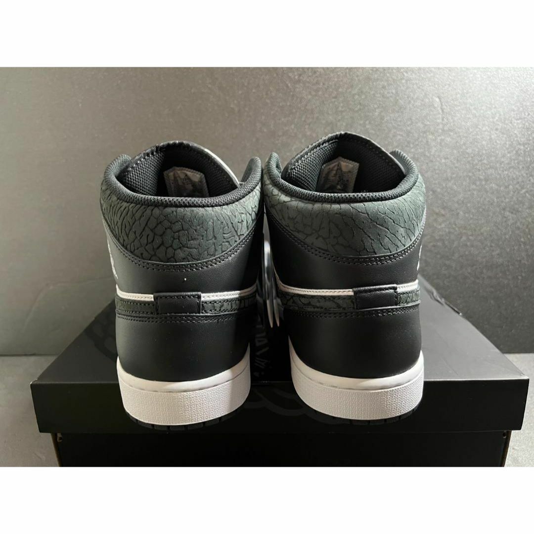 NIKE(ナイキ)の新品30cm Nike Air Jordan 1 Mid パンダエレファント メンズの靴/シューズ(スニーカー)の商品写真