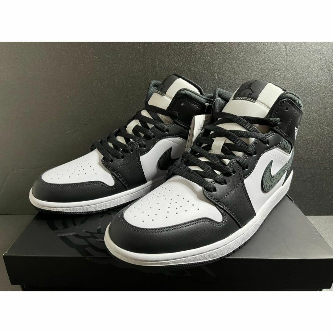 NIKE(ナイキ)の新品30cm Nike Air Jordan 1 Mid パンダエレファント メンズの靴/シューズ(スニーカー)の商品写真