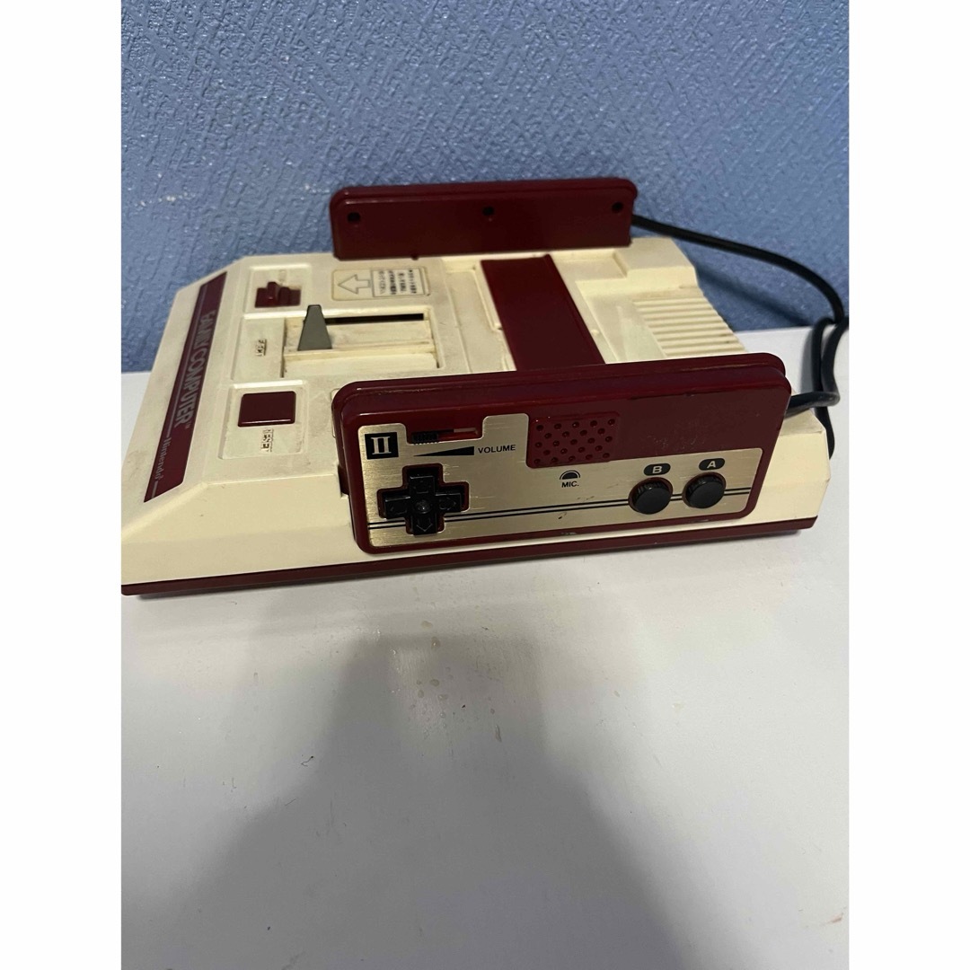 任天堂(ニンテンドウ)の最終値下げ！　Nintendo ファミリーコンピュータ 本体 HVC-001 エンタメ/ホビーのゲームソフト/ゲーム機本体(家庭用ゲーム機本体)の商品写真