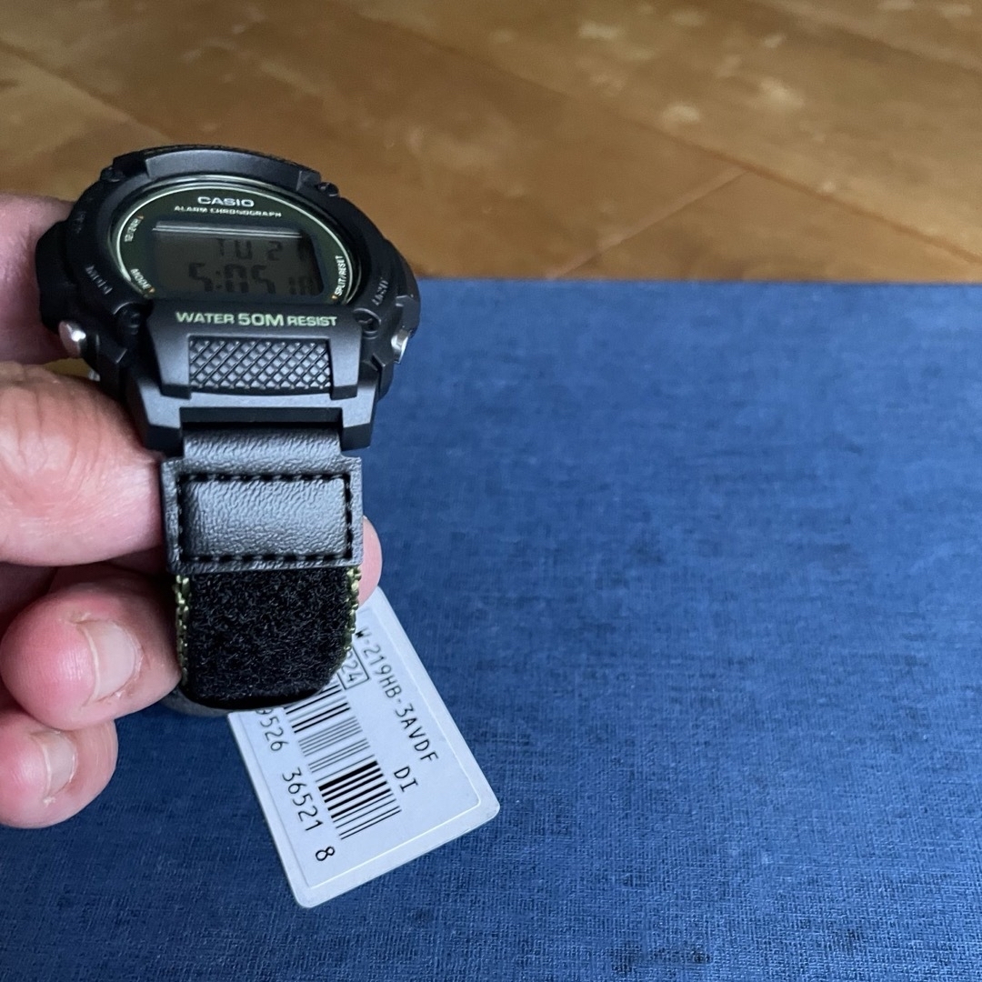 CASIO(カシオ)のカシオ　デジタル腕時計  新品　カーキカラーナイロンベルト　希少海外モデル メンズの時計(腕時計(デジタル))の商品写真
