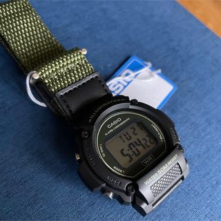 CASIO - カシオ　デジタル腕時計  新品　カーキカラーナイロンベルト　希少海外モデル