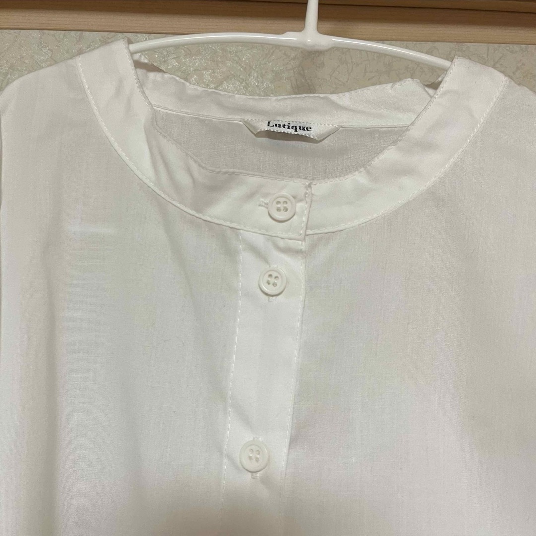 長袖　肩開き　バンドカラー　ブラウス　シャツ　ホワイト　Mサイズ レディースのトップス(シャツ/ブラウス(長袖/七分))の商品写真