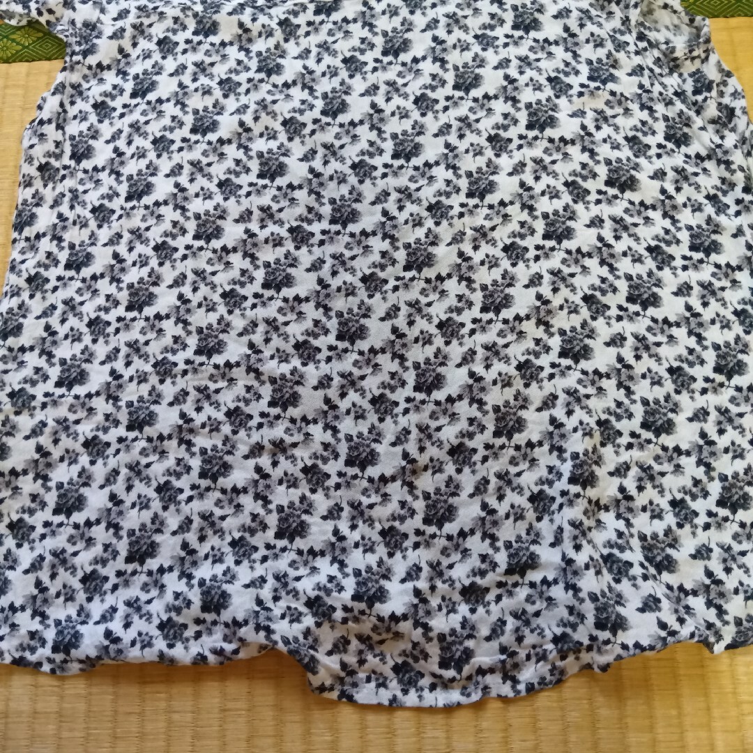 GU(ジーユー)のGU 小花柄ノースリーブカットソーM レディースのトップス(カットソー(半袖/袖なし))の商品写真