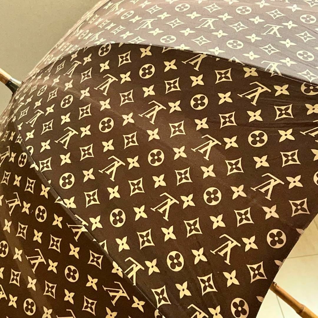 LOUIS VUITTON(ルイヴィトン)の美品　希少　ルイヴィトン　日傘　傘　モノグラム　パラプルュイ　総柄　木製 レディースのファッション小物(傘)の商品写真