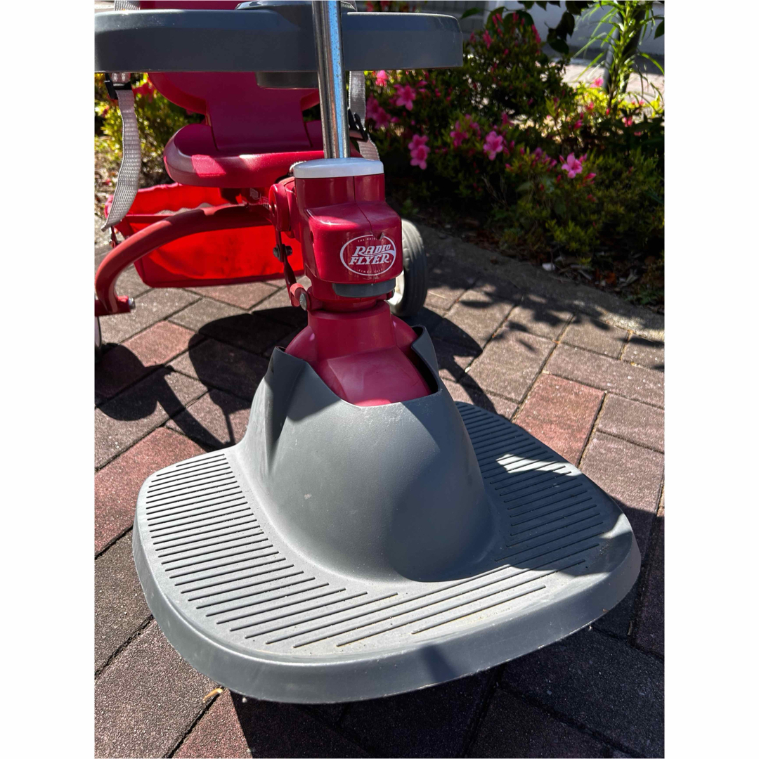 ラジオフライヤー RADIO FLYER 三輪車 キッズ/ベビー/マタニティの外出/移動用品(三輪車)の商品写真