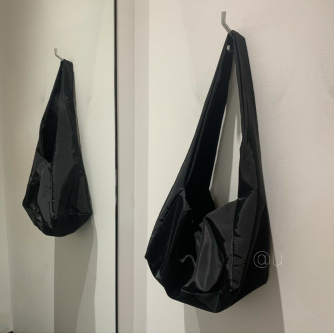 メッセンジャー ショルダーバッグ ナイロン 黒 ブラック 大容量 韓国 人気  レディースのバッグ(ショルダーバッグ)の商品写真