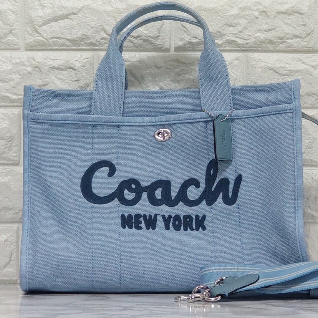 COACH(コーチ)のCOACH コーチ ハンド・トートバッグ ロゴ カーゴ トート ブルー 新作 レディースのバッグ(トートバッグ)の商品写真