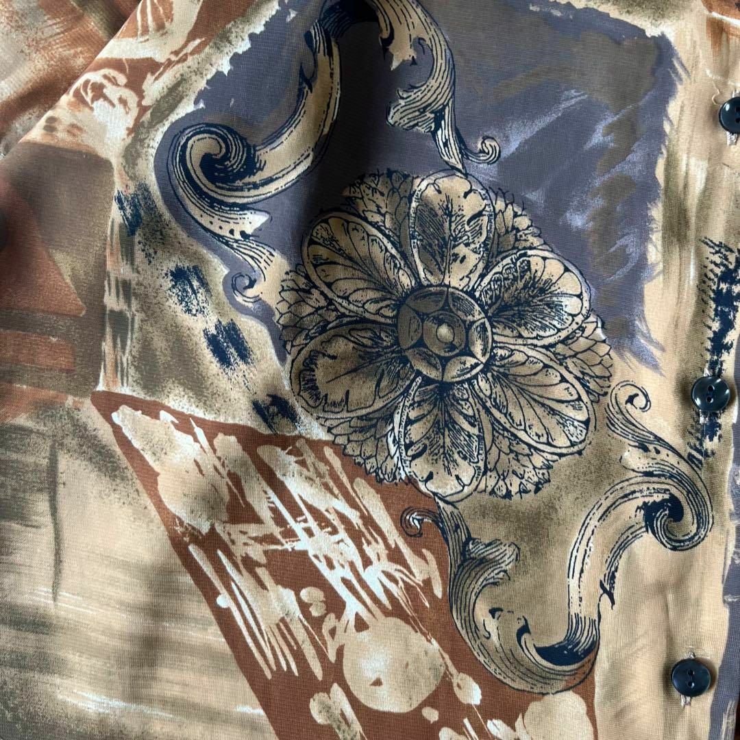 VINTAGE(ヴィンテージ)の昭和レトロアート風ブラウス大きな花柄透け素材ブラウン古着Q1 レディースのトップス(シャツ/ブラウス(半袖/袖なし))の商品写真