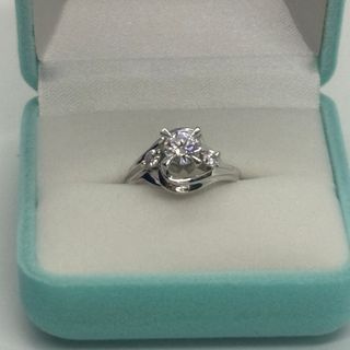 美品/3石天然サファイア リング1.15ct/立て爪デザイン/PT100製.(リング(指輪))