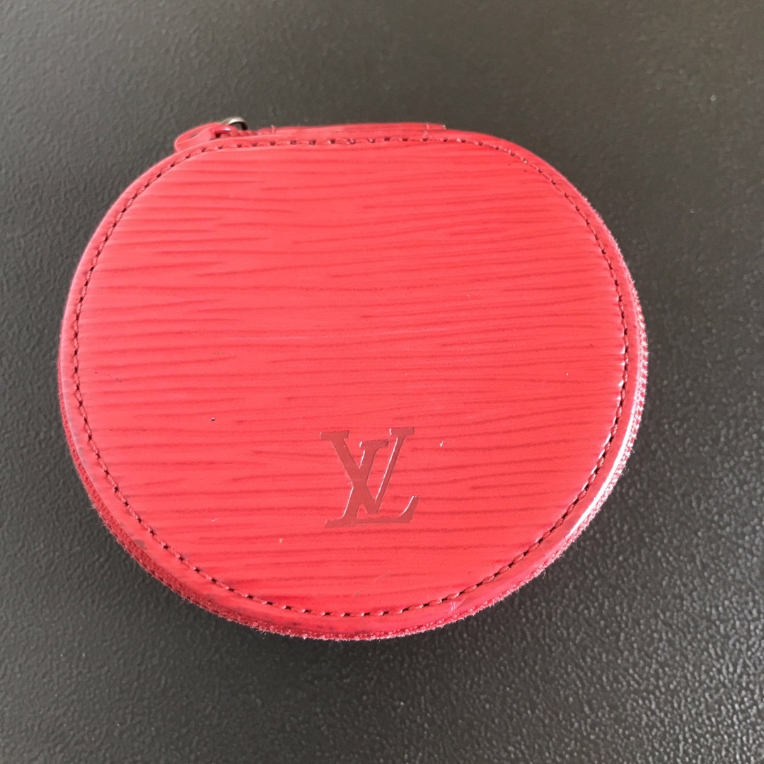 LOUIS VUITTON(ルイヴィトン)のルイヴィトン❣️エピ　エクランビジュー　赤色　ジュエリーケース レディースのファッション小物(ポーチ)の商品写真