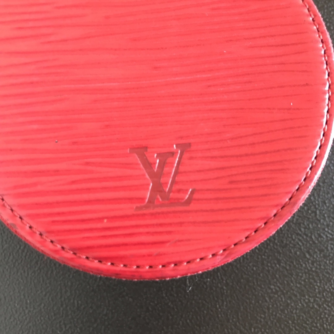 LOUIS VUITTON(ルイヴィトン)のルイヴィトン❣️エピ　エクランビジュー　赤色　ジュエリーケース レディースのファッション小物(ポーチ)の商品写真