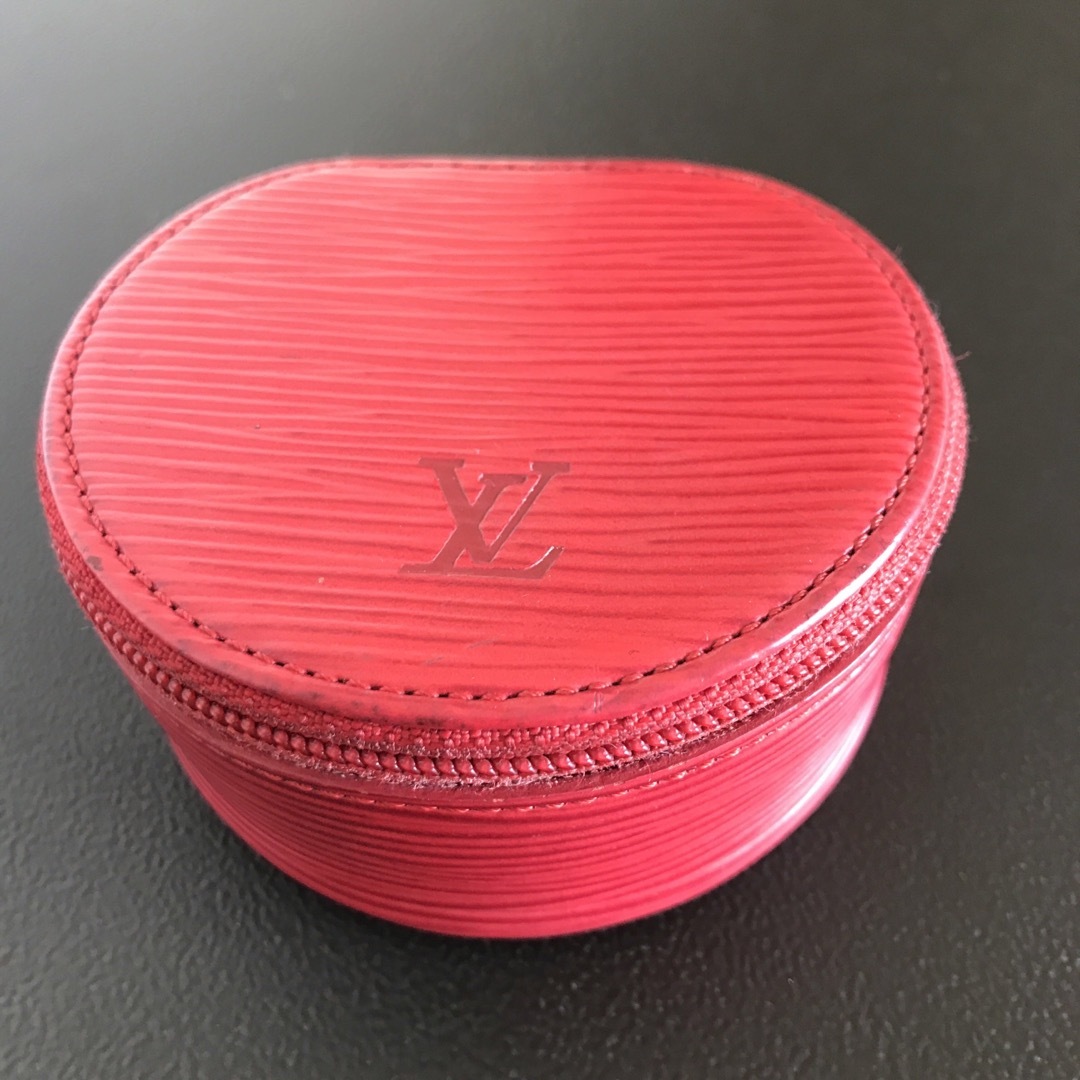 LOUIS VUITTON(ルイヴィトン)のルイヴィトン❣️エピ　エクランビジュー　赤色　ジュエリーケース レディースのファッション小物(ポーチ)の商品写真