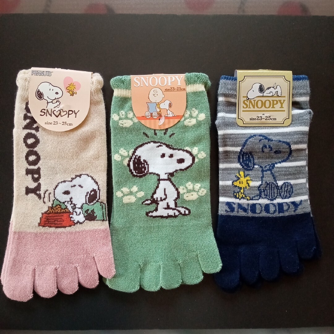 SNOOPY(スヌーピー)の⑤ SNOOPYの５本指ソックス、3足セット。【新品】 レディースのレッグウェア(ソックス)の商品写真