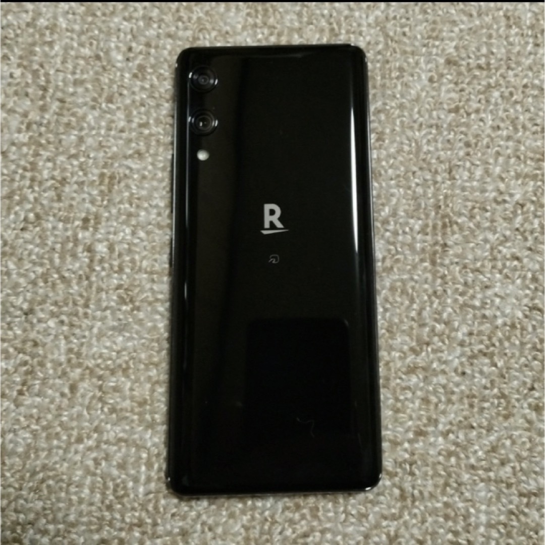 Rakuten(ラクテン)のRakuten Hand P710 BLACK スマホ/家電/カメラのスマートフォン/携帯電話(スマートフォン本体)の商品写真