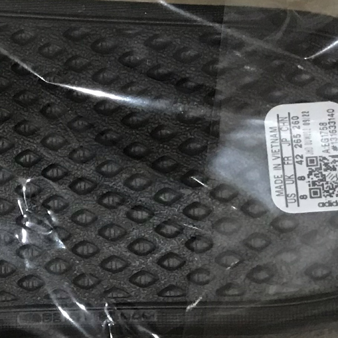 adidas(アディダス)のアディダス　サンダル　アディレッタ　ゴールド　26.5 新品未使用　タグ付 メンズの靴/シューズ(サンダル)の商品写真