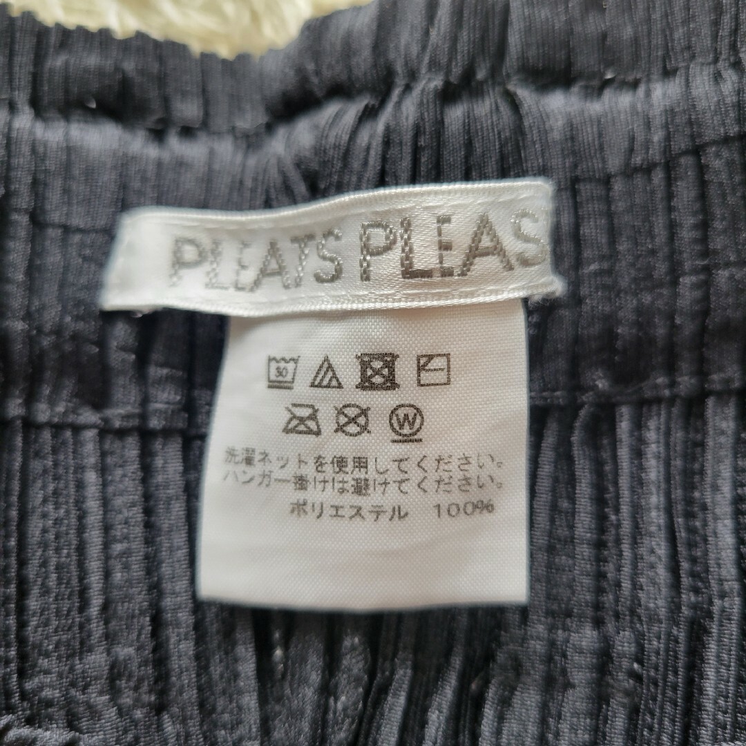 PLEATS PLEASE ISSEY MIYAKE(プリーツプリーズイッセイミヤケ)の【未使用品級】19AW プリーツプリーズ　変形ワイドパンツ　ブラック　3 レディースのパンツ(カジュアルパンツ)の商品写真