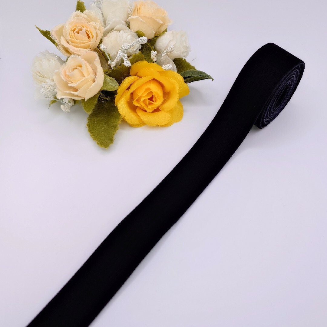 【柔らかめ】　両面　25mm幅　黒 1.5m　ベルベットリボン　ベロアリボン レディースのヘアアクセサリー(その他)の商品写真
