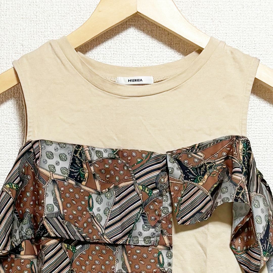 MURUA(ムルーア)のMURUA ムルーア　カットソー　袖なし　タンクトップ　柄　スカーフ　ベージュ レディースのトップス(タンクトップ)の商品写真