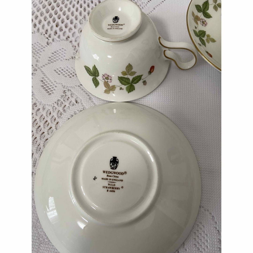 WEDGWOOD(ウェッジウッド)のウェッジウッド  ワイルドストベリー　黒壺6客　中古品 インテリア/住まい/日用品のキッチン/食器(食器)の商品写真