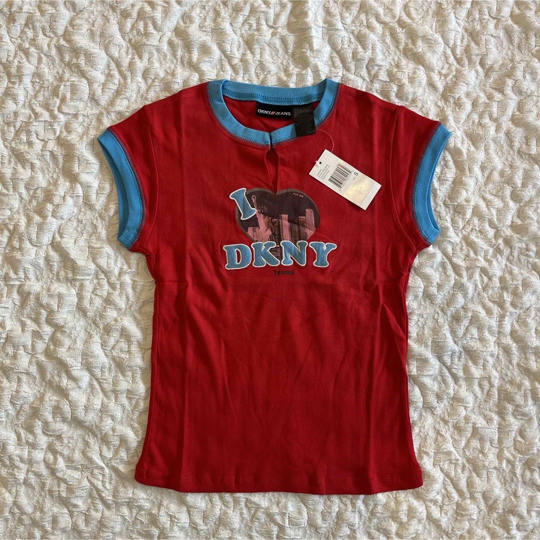 DKNY(ダナキャランニューヨーク)のy2k 00’s DKNY 半袖 赤 S レディースのトップス(Tシャツ(半袖/袖なし))の商品写真