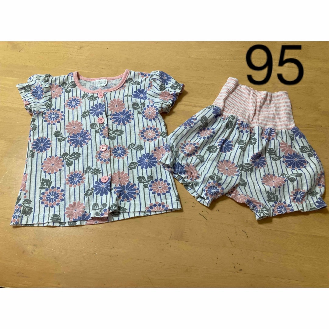 used⭐︎95女児半袖ボタンパジャマ花柄 キッズ/ベビー/マタニティのキッズ服女の子用(90cm~)(パジャマ)の商品写真