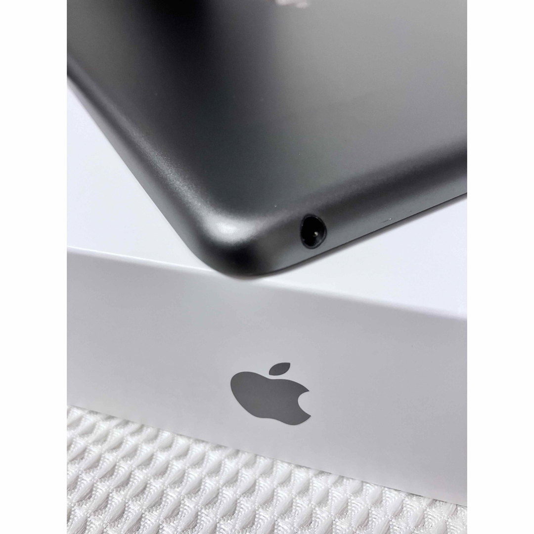 Apple(アップル)のiPad 第7世代 WiFi 32GB スペースグレイ 88.7% スマホ/家電/カメラのPC/タブレット(タブレット)の商品写真