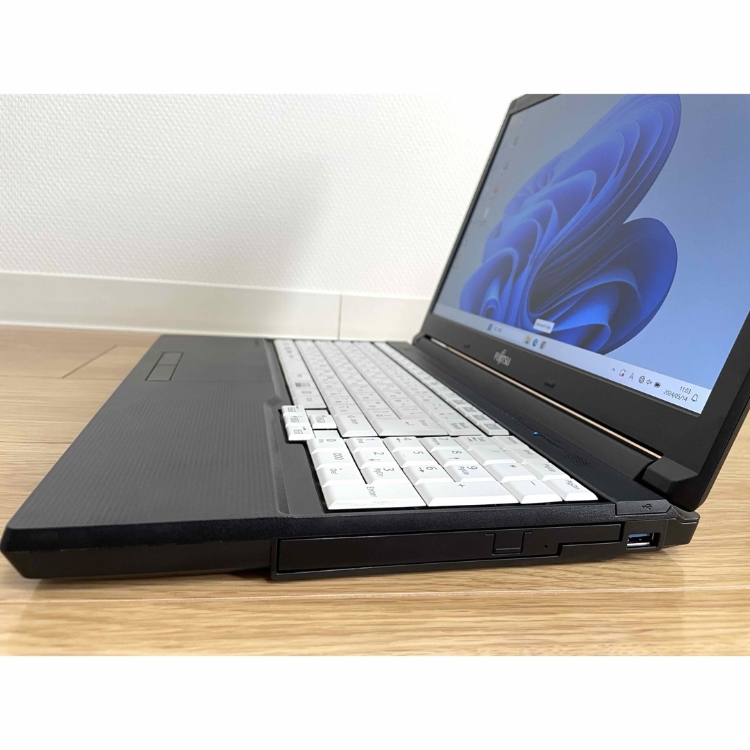 富士通(フジツウ)のFUJITSU LIFEBOOK /Win11 Core i7 SSD256GB スマホ/家電/カメラのPC/タブレット(ノートPC)の商品写真