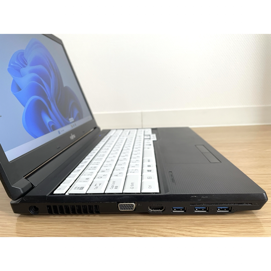 富士通(フジツウ)のFUJITSU LIFEBOOK /Win11 Core i7 SSD256GB スマホ/家電/カメラのPC/タブレット(ノートPC)の商品写真