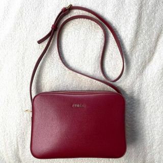 フルラ(Furla)の美品 フルラ ショルダーバッグ カメラバッグ リリー サフィアーノ クロスボディ(ショルダーバッグ)